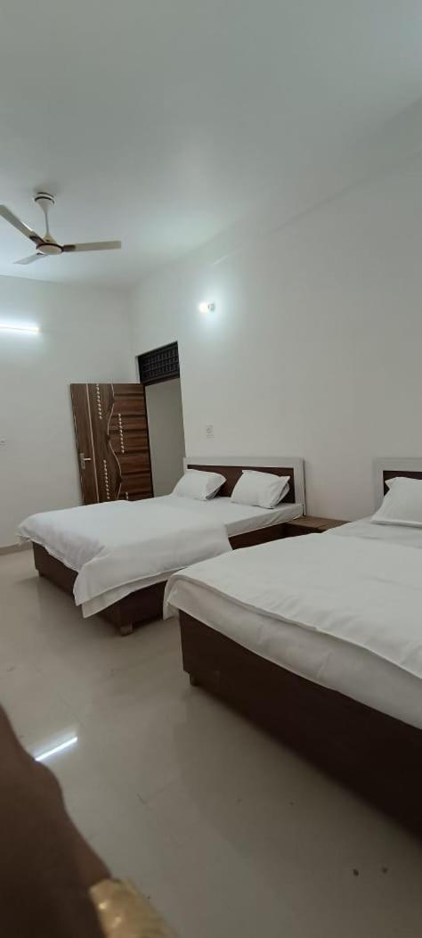 Geeta Dham Otel Vrindāvan Dış mekan fotoğraf